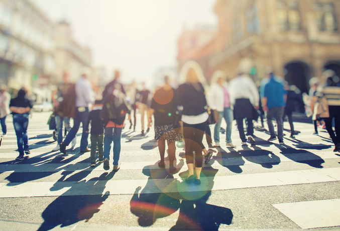 persone in movimento